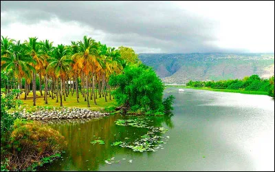 Le p&egrave;re No&euml;l doit aller &agrave; la ville de Saint-Paul, mais peux-tu me dire dans quel pays elle se trouve ?