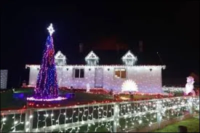 Si vous voulez voir cette belle maison, rendez-vous aux Monts-du-Roumois. Commune Euroise, elle se situe en r&eacute;gion ...