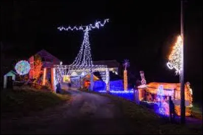 Nous partons &agrave; la ferme de la Galinouse, &agrave; Castelnau-P&eacute;gayrols. Village de l'aire d'attraction Millavoise, dans le parc naturel r&eacute;gional des Grands Causses, il se situe dans le d&eacute;partement ...