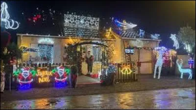 Vous en prenez plein les yeux avec ces illuminations &agrave; Villedieu-sur-Indre. Ville de l'aire d'attraction Castelroussine, elle se situe en r&eacute;gion ...