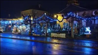Voici les illuminations de Thin-le-Moutier. Village de l'aire d'attraction Carolomac&eacute;rienne, il se situe dans le d&eacute;partement ...