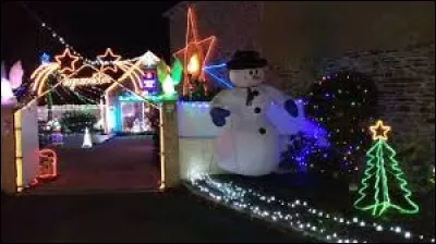 Aujourd'hui, notre balade de No&euml;l commence en Bretagne, &agrave; La Haute-Roussais. Hameau du village de Calorguen, dans l'agglom&eacute;ration Dinannaise, il se situe dans le d&eacute;partement ...
