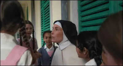 Comment s'appelle le film sur une religieuse o&ugrave; l'une des sc&egrave;nes est accompagn&eacute;e d'une chanson de hard rock ?