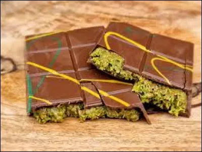 &Agrave; base de quels fruits secs est con&ccedil;u la cr&egrave;me pr&eacute;sente dans la tendance du "chocolat Duba&iuml;" ?