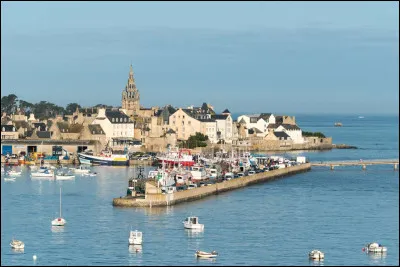 C'est une petite ville baln&eacute;aire fran&ccedil;aise pr&egrave;s de Morlaix. Quel est son nom ?