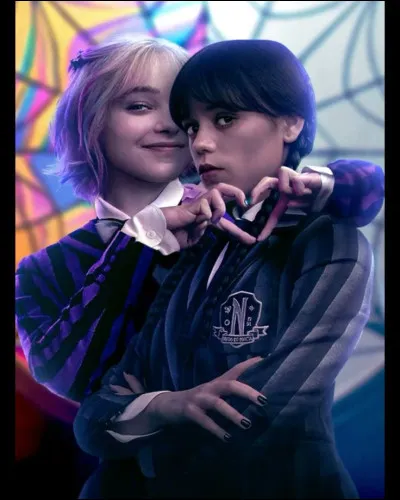 Quelle mal&eacute;diction va s'abattre sur Mercredi et Enid ?