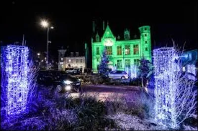Voici les illuminations de la ville de Nevers. Pr&eacute;fecture de son d&eacute;partement, elle se situe ...