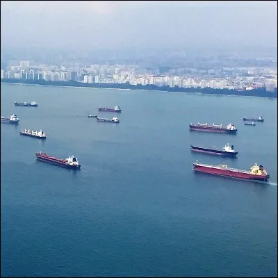 Quel d&eacute;troit, qui touche la mer d�Andaman, est l'une des plus importantes voies de navigation au monde et voit passer environ 20% du trafic maritime mondial de marchandises ?