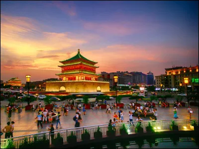 Le p&egrave;re No&euml;l doit se rendre &agrave; Xi'an , mais sais-tu dans quel pays se trouve cette ville ?