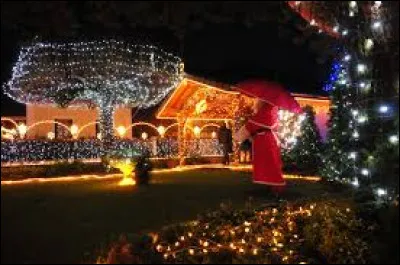 Cette tr&egrave;s belle maison illumine la commune de Mouxy. Ville d'Auvergne-Rh&ocirc;ne-Alpes, dans l'aire d'attraction Chamb&eacute;rienne, elle se situe dans le d&eacute;partement ...