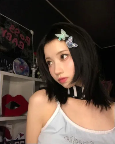 Est-ce que c'est Jisoo sur la photo ou une autre idole ?