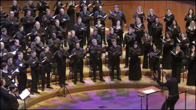 Les gens __ des cantiques et des chants de No&euml;l.