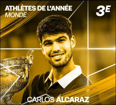 Pour certains observateurs, Jannik Sinner est actuellement le tennisman le plus fort du monde. Et pourtant, en 2025, l'Espagnol Carlos Alcaraz l'a surclass&eacute; &agrave; plusieurs reprises et c'est bien lui qui termine num&eacute;ro 1 mondial. Lors de quel match, remport&eacute; face &agrave; son rival, Alcaraz a-t-il marqu&eacute; l'histoire de son sport en 2025 ?