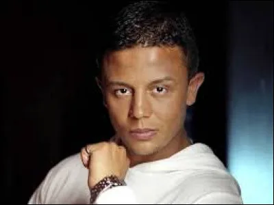 &Agrave; quel chanteur doit-on le tube "J'Voulais" en 2006 ?