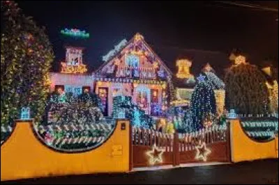 Ces belles illuminations sont &agrave; voir &agrave; Quincy-sous-S&eacute;nart. Ville de l'arrondissement d'&Eacute;vry-Courcouronnes, travers&eacute;e par l'Yerres, elle se situe dans le d&eacute;partement francilien ...