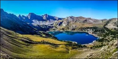 La ville d'Addis-Abeba, d'une superficie de 526,47 km&sup2;, est-elle une capitale ?