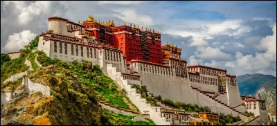 On termine avec un chef d'�uvre architectural : les palais rouge et blanc du Potala. O&ugrave; est &eacute;rig&eacute;e cette merveille ?