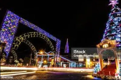 Arr&ecirc;tons-nous &agrave; pr&eacute;sent &agrave; Gramado. Capitale de l'&Eacute;tat du Rio Grande do Sul, elle se situe ...