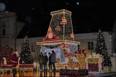 Je vous propose de partir &agrave; Varsovie. Capitale de son pays, sur la Vistule, surnomm&eacute;e "la Ville-Ph&eacute;nix", elle se trouve ...