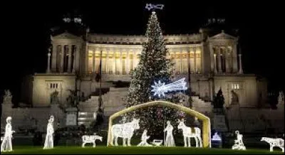 Nous faisons une petite halte devant cette cr&egrave;che &agrave; Rome. Capitale de son pays, celle que l'on surnomme "la Cit&eacute; &eacute;ternelle" se situe ...