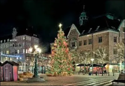 Nous sommes &agrave; pr&eacute;sent &agrave; Lund. Ville de Scanie, dans la r&eacute;gion de l'&Ouml;resund, elle se situe ...
