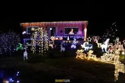 Nous nous arr&ecirc;tons devant cette maison &agrave; Heinsch. Section de la ville d'Arlon, en Wallonie, elle se situe ...