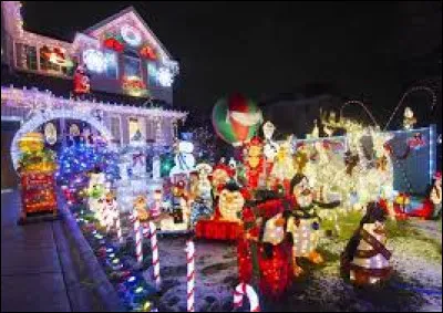 Ces belles illuminations se trouvent &agrave; Toronto. Capitale de l'Ontario et ville la plus peupl&eacute;e de son pays, elle se trouve ...