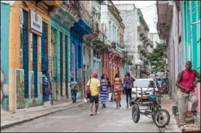 Quelles personnes sont cibl&eacute;es par l'insulte "maricones" ?