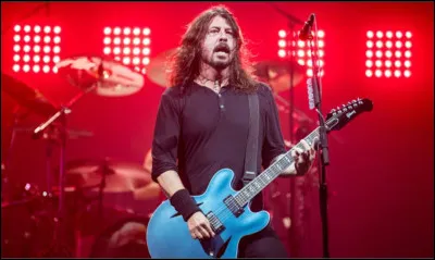 Ce groupe a &eacute;t&eacute; form&eacute; en 1994 par Dave Grohl, ancien batteur de Nirvana. Dave Grohl, pour le premier album du groupe, a alors enregistr&eacute; la quasi totalit&eacute; des chansons seul en jouant tous les instruments. Il s'entoura par la suite de nouveaux membres promettant une carri&egrave;re &agrave; succ&egrave;s avec des hits comme "Everlong", "My Hero" ou "Learn To Fly". Quel est le nom de ce groupe ?