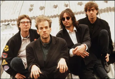 Ce groupe am&eacute;ricain a d&eacute;but&eacute; dans les ann&eacute;es 80, devenant les pionniers du rock alternatif inspirant par la suite de nombreux groupes. Dans les ann&eacute;es 90, ils ont connu le succ&egrave;s grand public avec des hits comme "Losing My Religion", "Drive" ou "Man On The Moon". Quel est ce groupe ?
