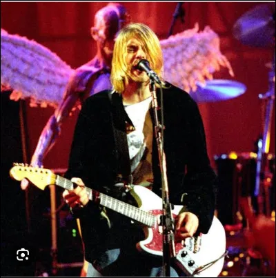 Le groupe grunge le moins technique, et pourtant de loin le plus connu, Nirvana est aujourd'hui une v&eacute;ritable l&eacute;gende avec une influence consid&eacute;rable sur les musiciens des d&eacute;cennies suivantes. Parmi ces chansons l&eacute;gendaires, laquelle n'est pas de Nirvana ?