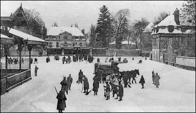Au d&eacute;but du XIXe si&egrave;cle au Canada, le d&eacute;neigement des routes par la population &eacute;tait...