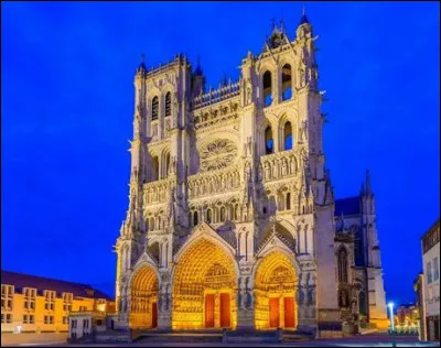 Dans quelle ville peut-on visiter la plus grande cath&eacute;drale gothique de France ?