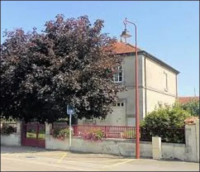 Je vous emm&egrave;ne maintenant en Lorraine, &agrave; Ball&eacute;ville. Village de l'aire d'attraction N&eacute;ocastrienne, sur les bords du Vair et de la Vraine, il se situe dans le d&eacute;partement ...