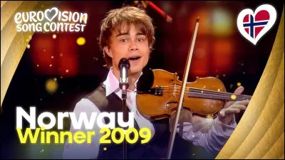 Neuf de ces chansons sont associ&eacute;es au bon interpr&egrave;te. Une dixi&egrave;me ne l'est pas. Laquelle ? Fairytale � Alexander Rybak Zombie � The Cranberries Believer � Imagine Dragons Mamma Mia � ABBAA Whole New World � Brad Kane & Lea SalongaJe te donne � Fredericks Goldman Jones Je t'aime � Lara Fabian L'Envie � Johnny Hallyday Sar&agrave; perch&eacute; ti amo � Ricchi e PoveriLa Goffa Lolita � La Petite Culotte