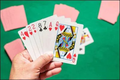 Parmi ces combinaisons de trois cartes, laquelle ne pouvez-vous pas poser au rami ?