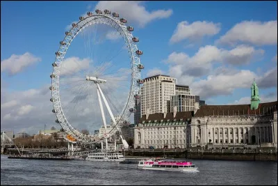 Un intrus s'est gliss&eacute; dans la liste suivante. Saurez-vous le retrouver ?Downing StreetLe palais de WestminsterTrafalgar SquareLe M&M's World Store LondonGolden Bridge