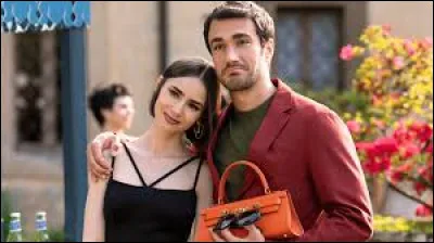 Qui reproche souvent &agrave; Emily de ne pas avoir les codes fran&ccedil;ais ?