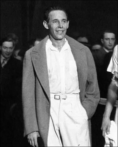 Le Fran&ccedil;ais Jean Borotra s'est illustr&eacute; dans le football durant les ann&eacute;es 20-30.