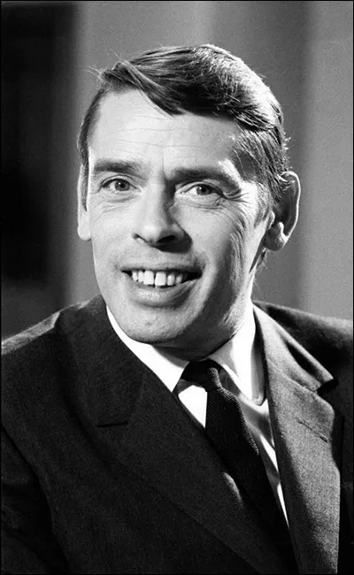 "T'as voulu voir Honfleur, et on a vu Honfleur, t'as voulu voir Hambourg, et on a vu Hambourg, je voulais voir Anvers, et on a revu Hambourg, j'ai voulu voir ta soeur, et on a vu ta m&egrave;re, comme toujours... Mais je te le dis, je n'irai pas plus loin, mais je te pr&eacute;viens, j'irai pas &agrave; Paris, d'ailleurs, j'ai horreur de tous les fonflons, de la valse musette et de l'accord&eacute;on...", ces paroles font partie d'une chanson de Jacques Brel. Quel est son titre ?