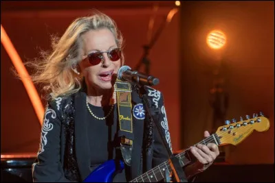 Que fait V&eacute;ronique Sanson dans le port de Vancouver ?