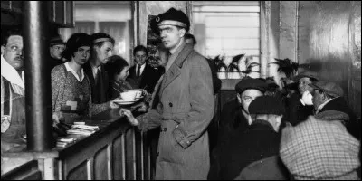 2. Quel m&eacute;canisme financier, permettant d'acheter des actions avec seulement 10% de fonds propres, a largement contribu&eacute; &agrave; la bulle sp&eacute;culative avant le crash ?