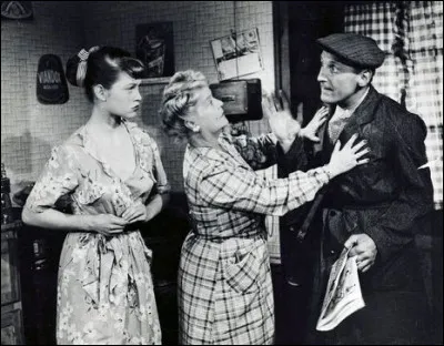 Dans quel film fait-elle sa premi&egrave;re apparition en 1952 ?