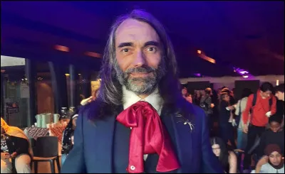 On complique un peu en cherchant celui de ce math&eacute;maticien au look un peu excentrique, Villani ?