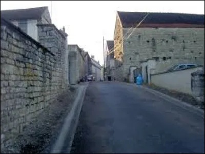 Village Icaunais, Pacy-sur-Arman&ccedil;on se situe dans l'ancienne r&eacute;gion ...