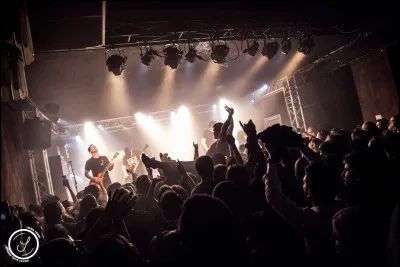 Vas-tu souvent &agrave; des soir&eacute;es ?