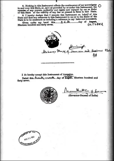 Quel document juridique le Maharaja a-t-il sign&eacute; le 26 octobre 1947 pour obtenir l'aide militaire de l'Inde ?
