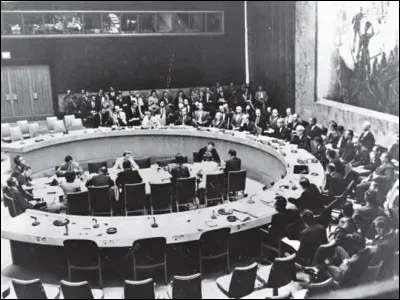 Quelle r&eacute;solution l'ONU a-t-elle propos&eacute;e en 1948 pour r&eacute;soudre le conflit, mais qui n'a jamais &eacute;t&eacute; appliqu&eacute;e ?