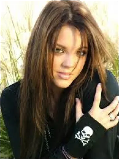 Quelle chanteuse am&eacute;ricaine a interpr&eacute;t&eacute; le tube "Unbelievable" en 2005 ?