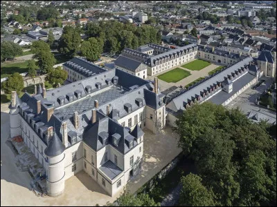 Dans quel d&eacute;partement est situ&eacute;e la commune de Villers-Cotter&ecirc;ts ?